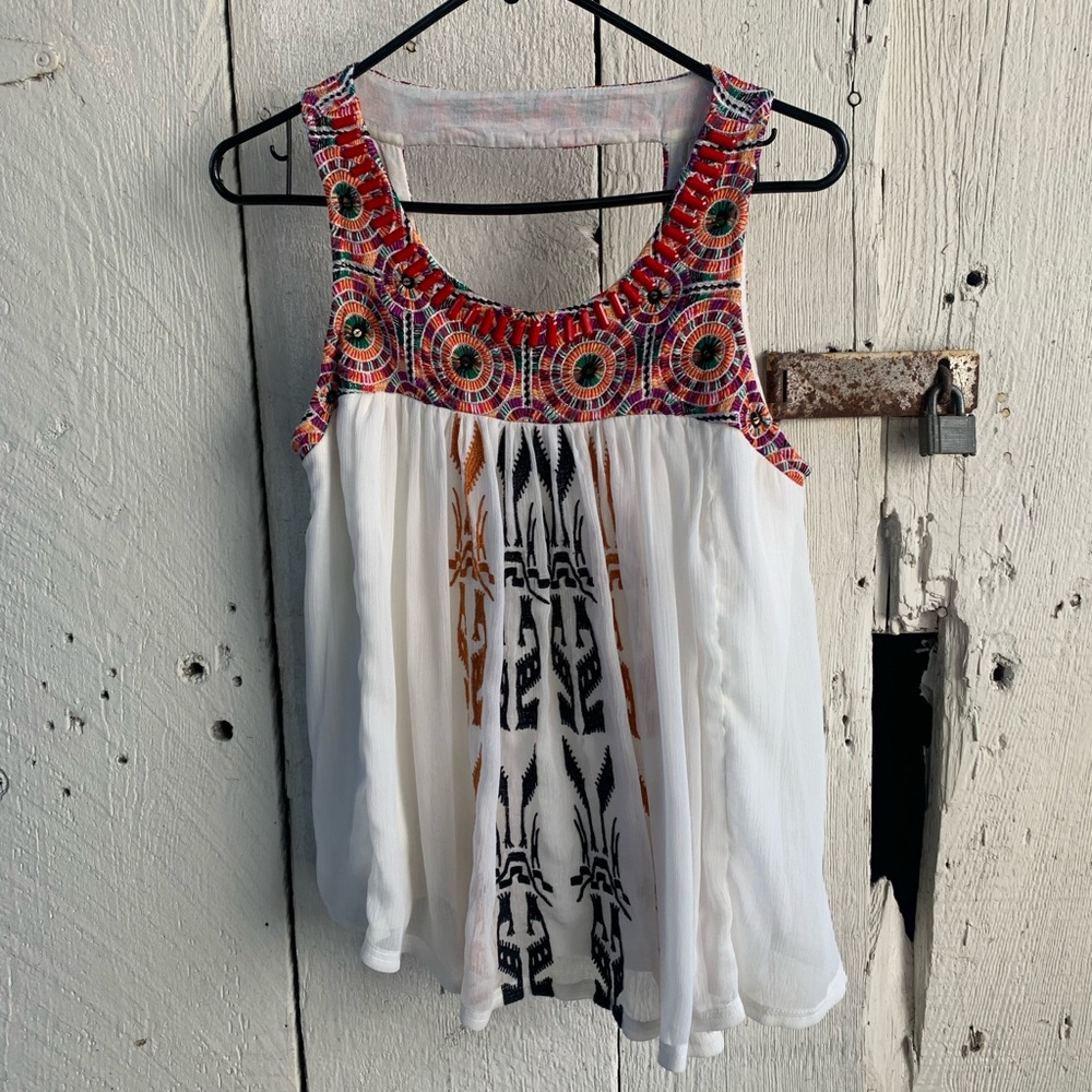 Akemi + Kin Top